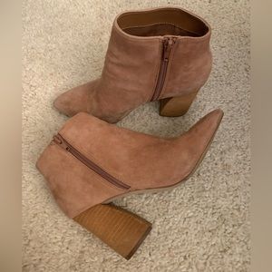Steve Madden light brown pointed toe suede booties